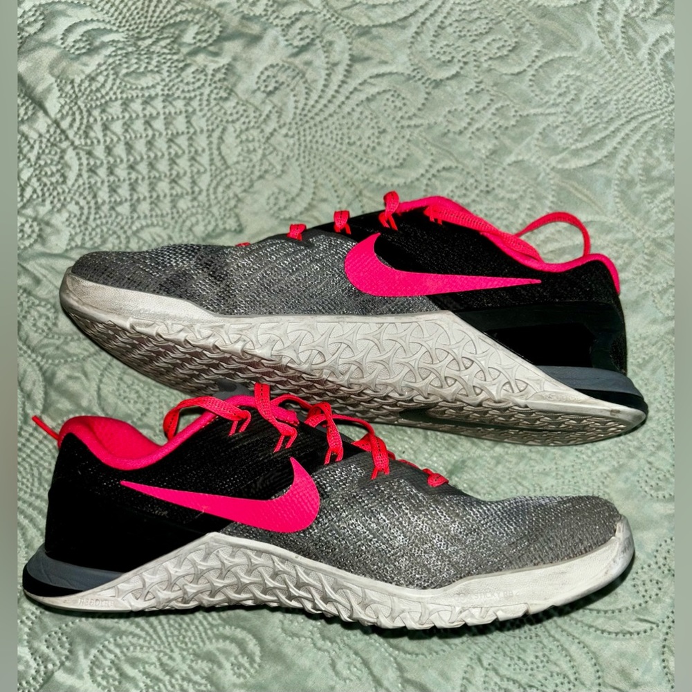 Nike Women's Black and Hot Pink Sneakers - Picture 5 of 6
